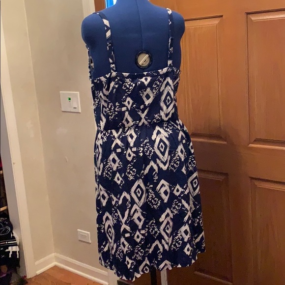 Blue and white patterned dress - Picture 4 of 6